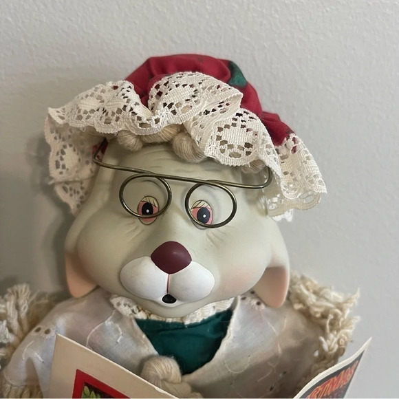 New VINTAGE 1996 House of Lloyd Christmas Around the World Grannie Flo Bunny - Picture 4 of 9